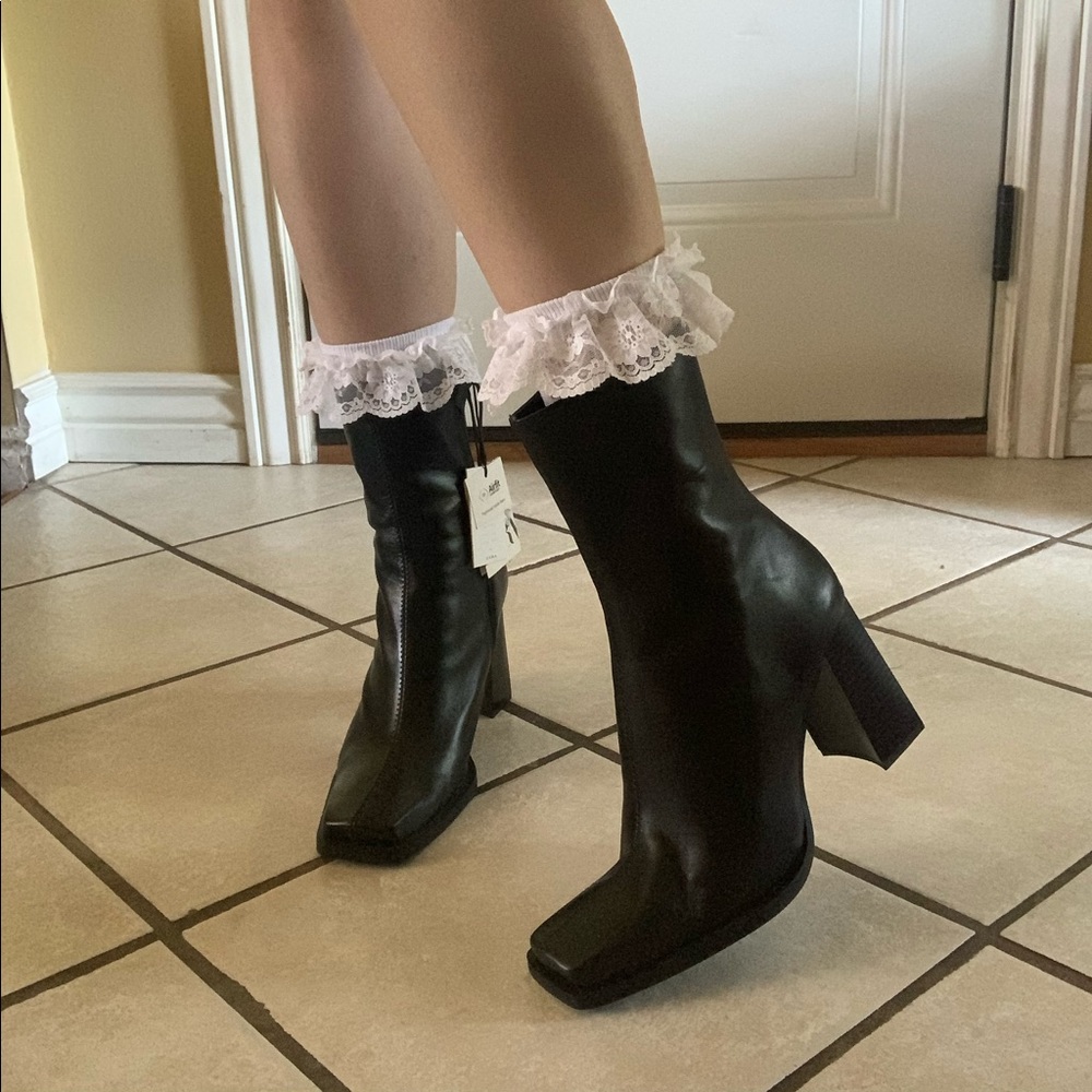 🚫SOLD🚫ZARA LEATHER 90s SQUARE TOE BOOTS 🖤